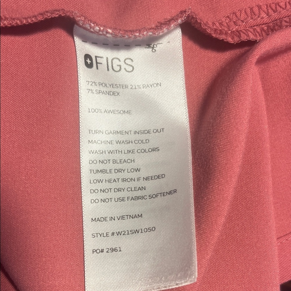 Figs V-Neck Catarina Scrub Top in Quartz Pink - Picture 9 of 9